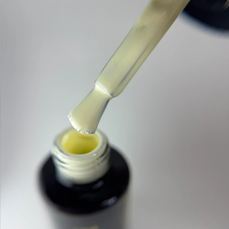 Gel lak 30 – světle žlutý 5ml